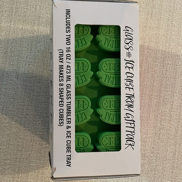 FRIENDS glass and ice cube gift pack. - Picture 7 of 8